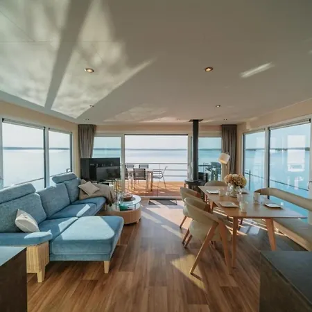 Hausboot Seelenbaumler - Lp13 보트호텔 Laasow